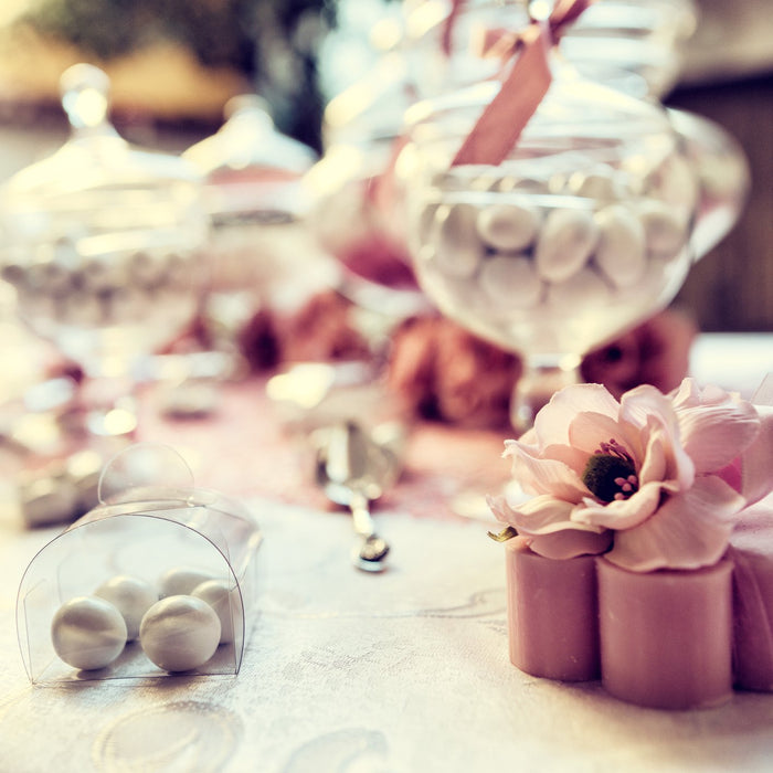 What are wedding favours?