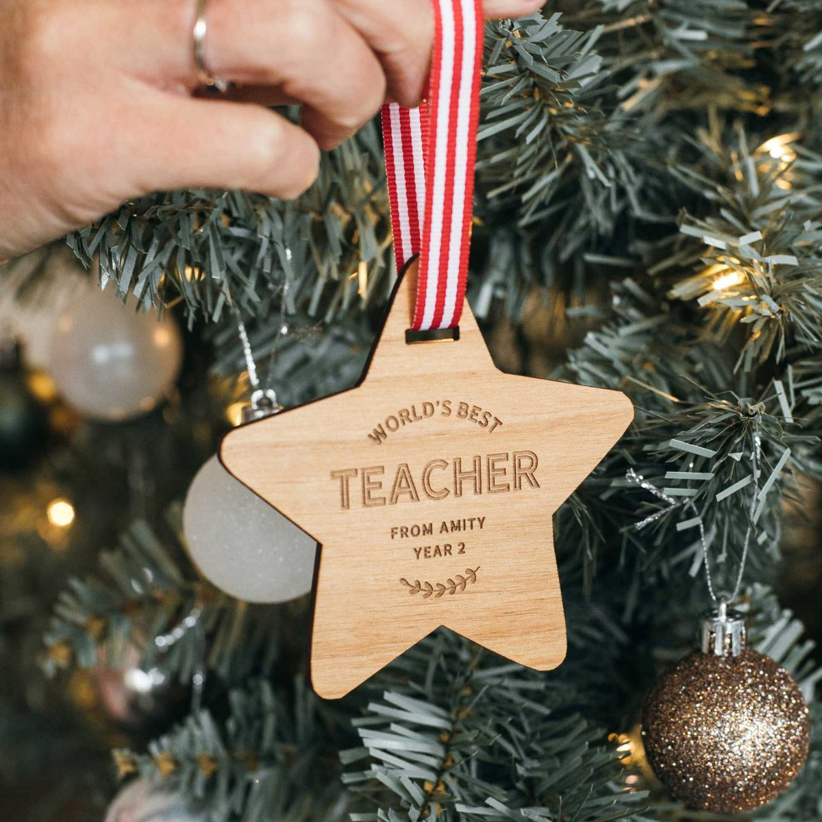 What Are Inexpensive Teacher Gifts?