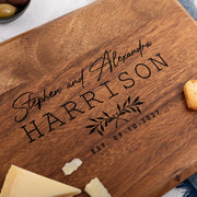 Personalised rectangular wooden board for newlyweds, ideal for wine and cheese nights


