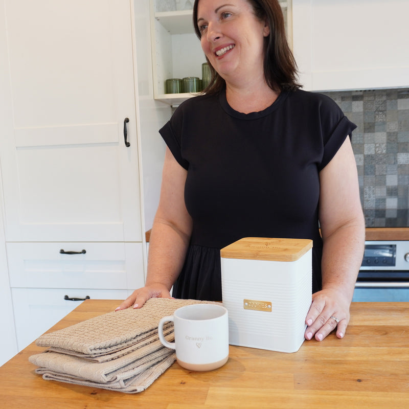 Tea time gift pack with personalised mug and kitchen towels