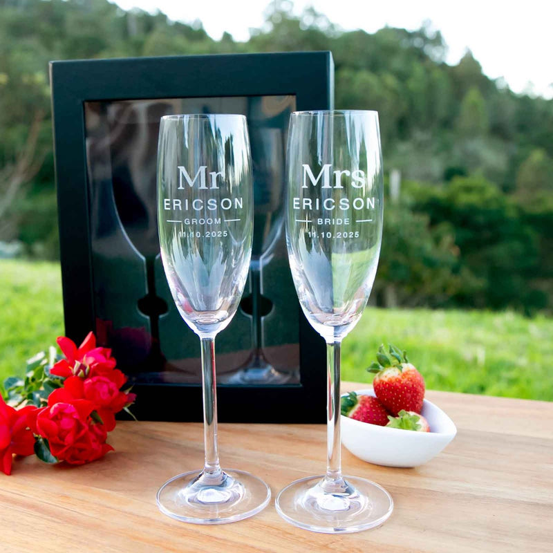 Custom Artwork Bride and Groom Personalised Engraved Name Toasting Champagne Flutes Gift Boxed